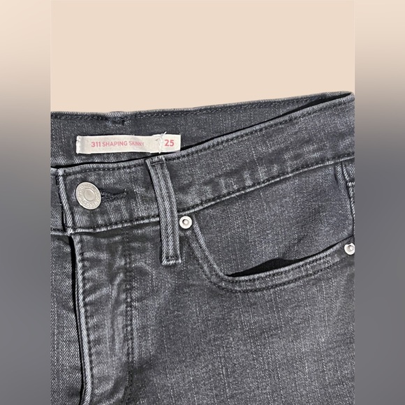 Black Levi’s 311 Shaping Skinny Jean Size 25 - Picture 3 of 3